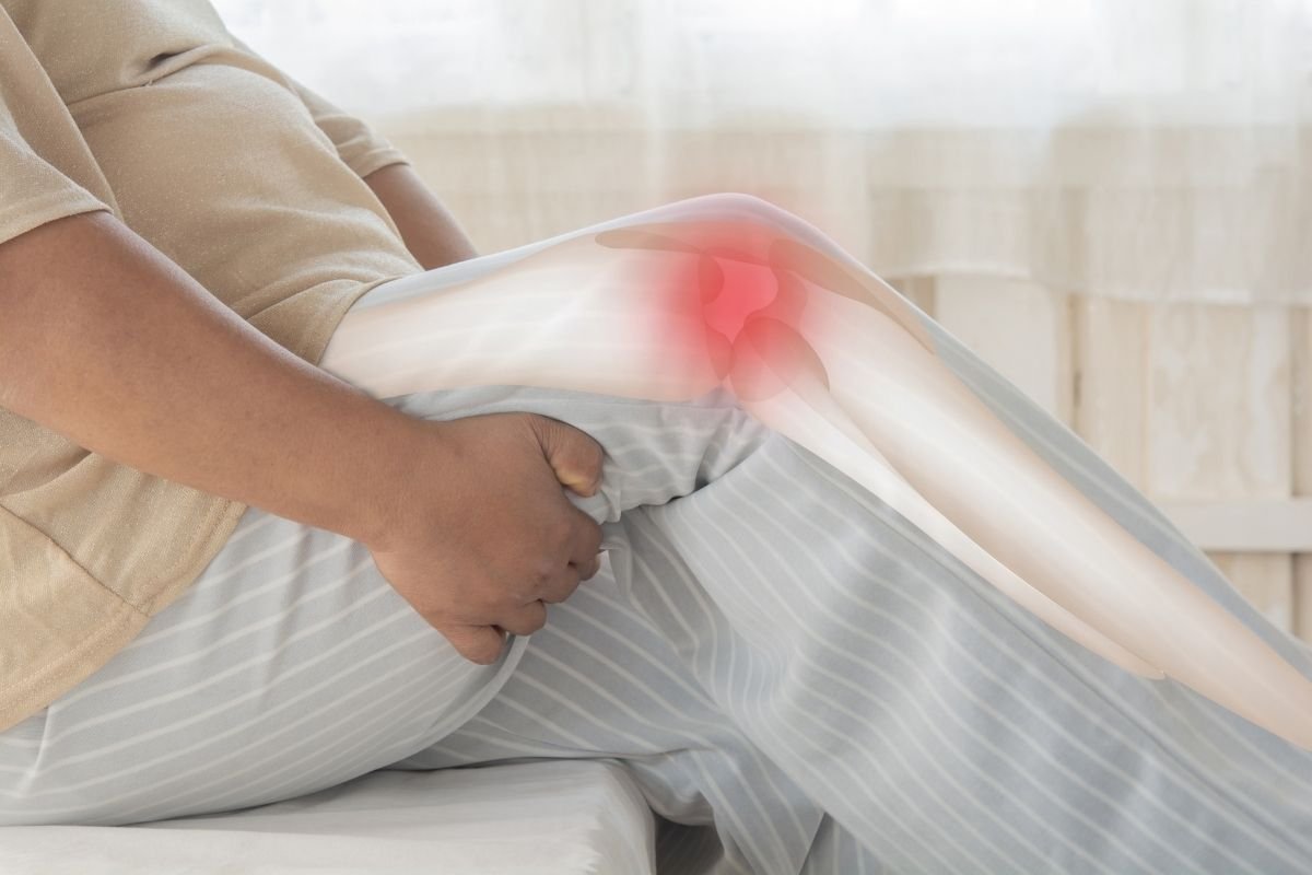 Leia mais sobre o artigo Edema ósseo no joelho: por que dói tanto e como tratar sem cirurgia?